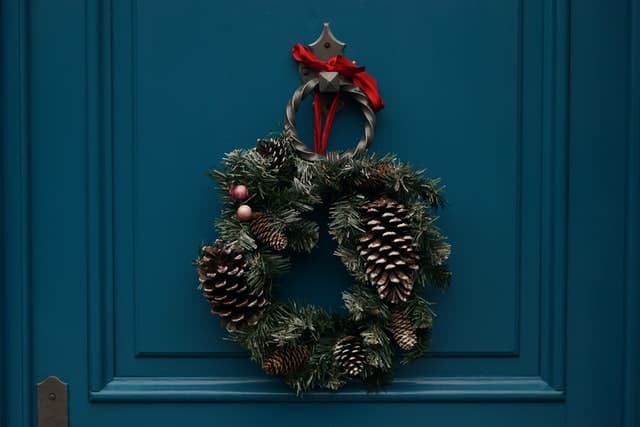 Christmas wreath on door - Photo by Erwan Hesry on Unsplash